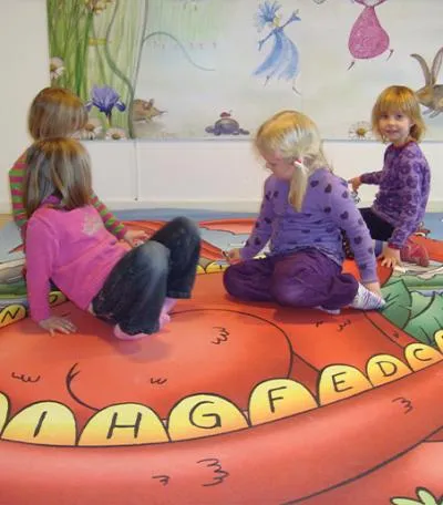 Leg alfabetet ind med legetæppe ABC Dragen