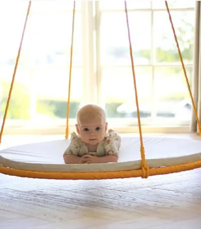 Hvorfor babyforældre vælger en original dansk sansegynge